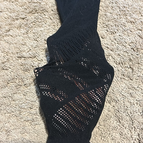 Size 4 laser cut leggings with designs to low thigh - Picture 3 of 3